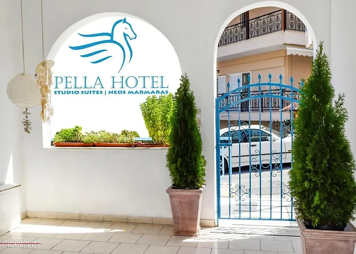 Pella - New מלון 2*