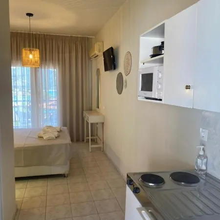 Otel Pella - New