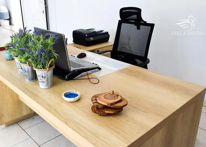 Pella - New Hotel 2*