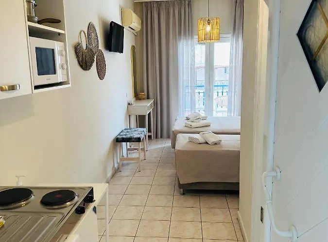 Pella - New Hotel 2*